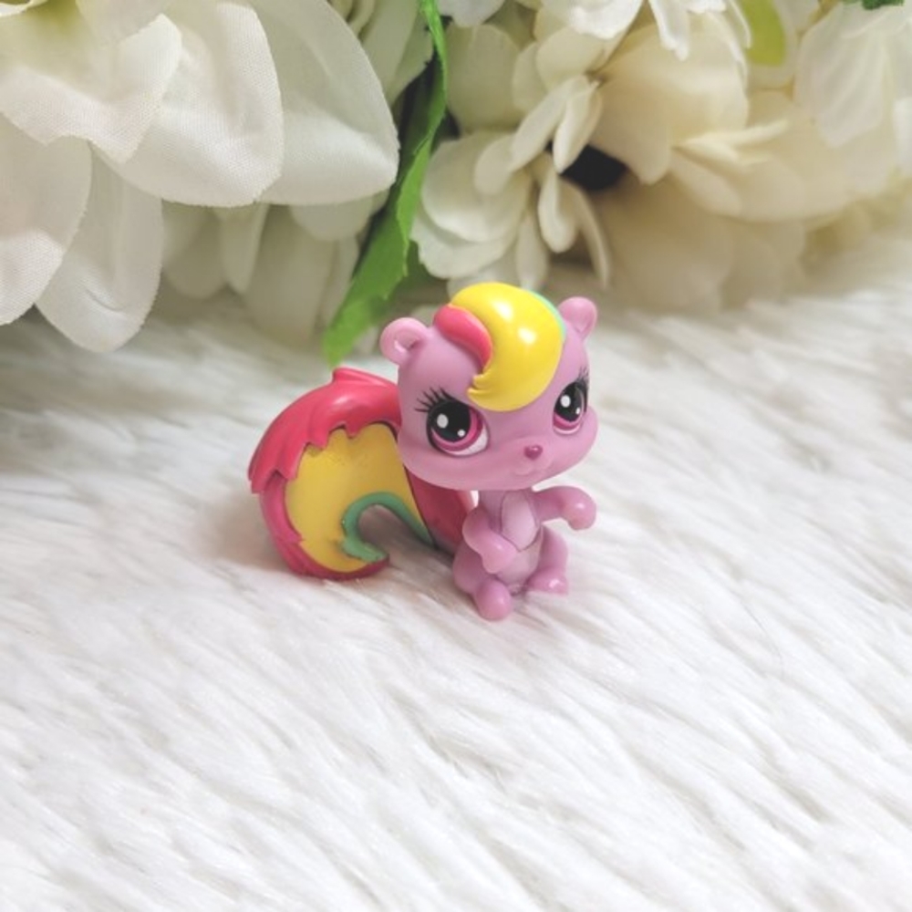Littlest Pet Shop LPS #3580 Rainbow Squirrel Purple Eyes Red Yellow Green